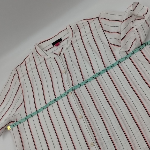 Vince Camuto Lo-Hi Red/Black Pin Stripe Size Large Button down - Picture 7 of 11